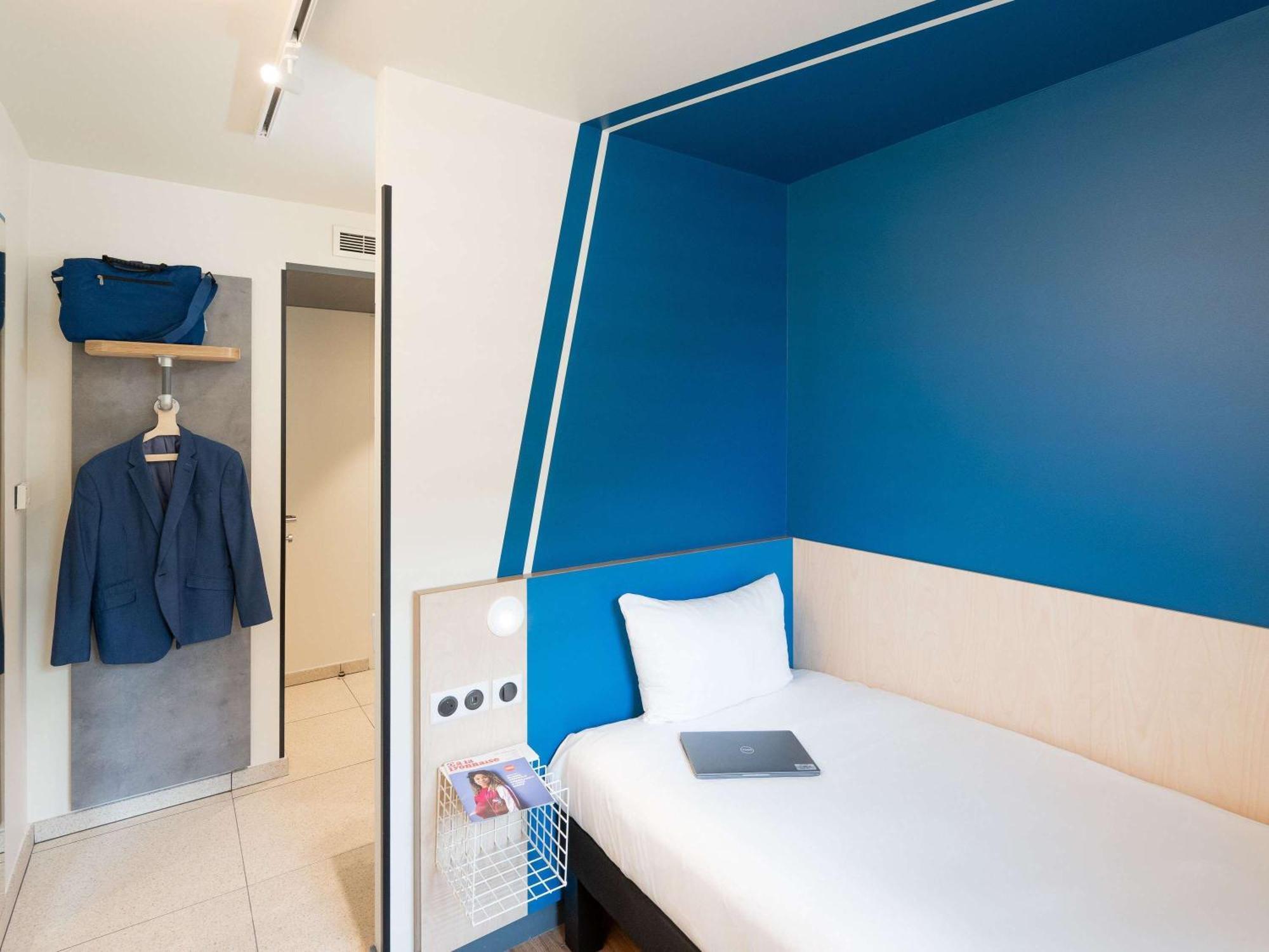 Ibis Budget Lyon Centre Confluence Bagian luar foto