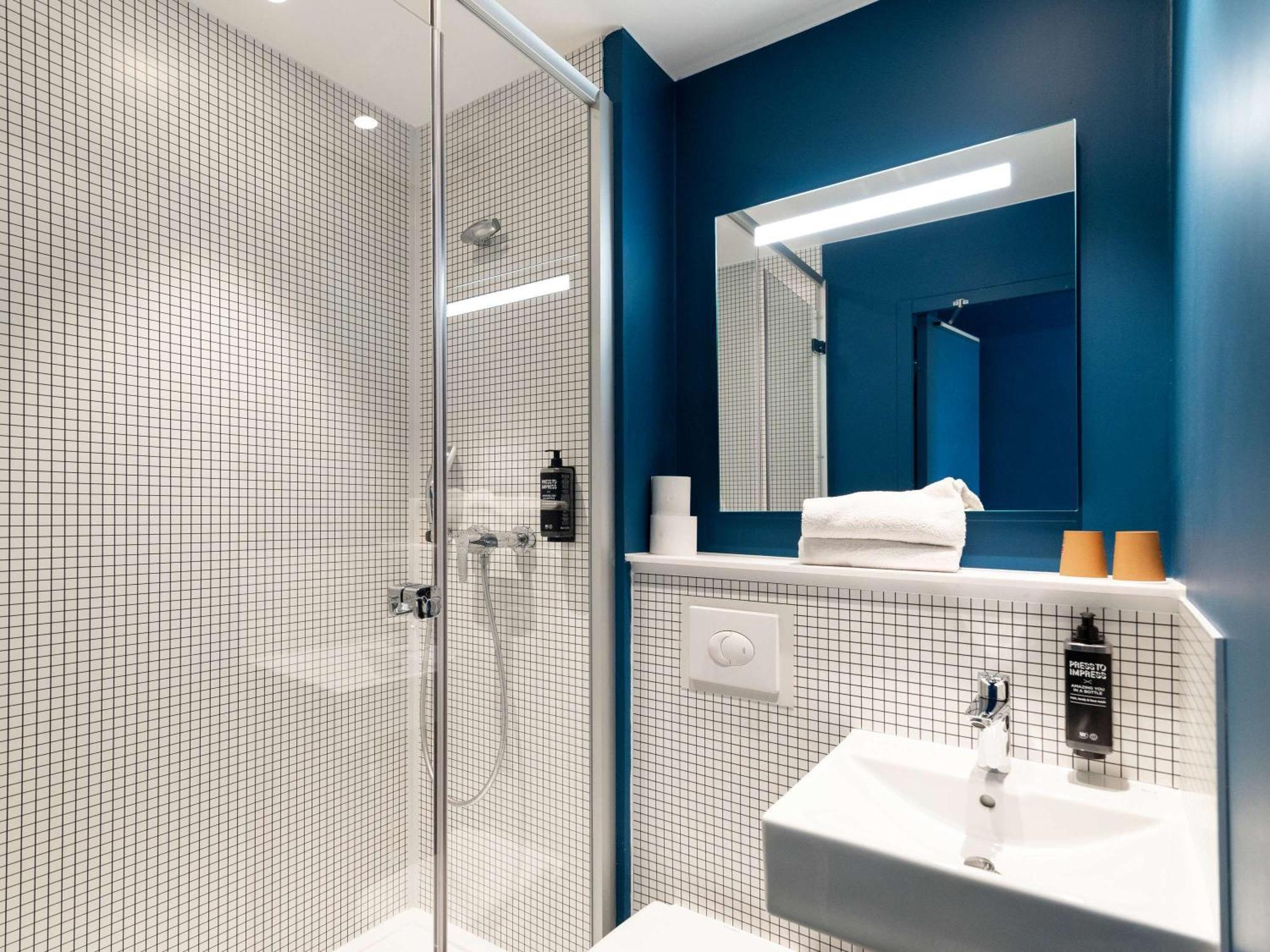 Ibis Budget Lyon Centre Confluence Bagian luar foto