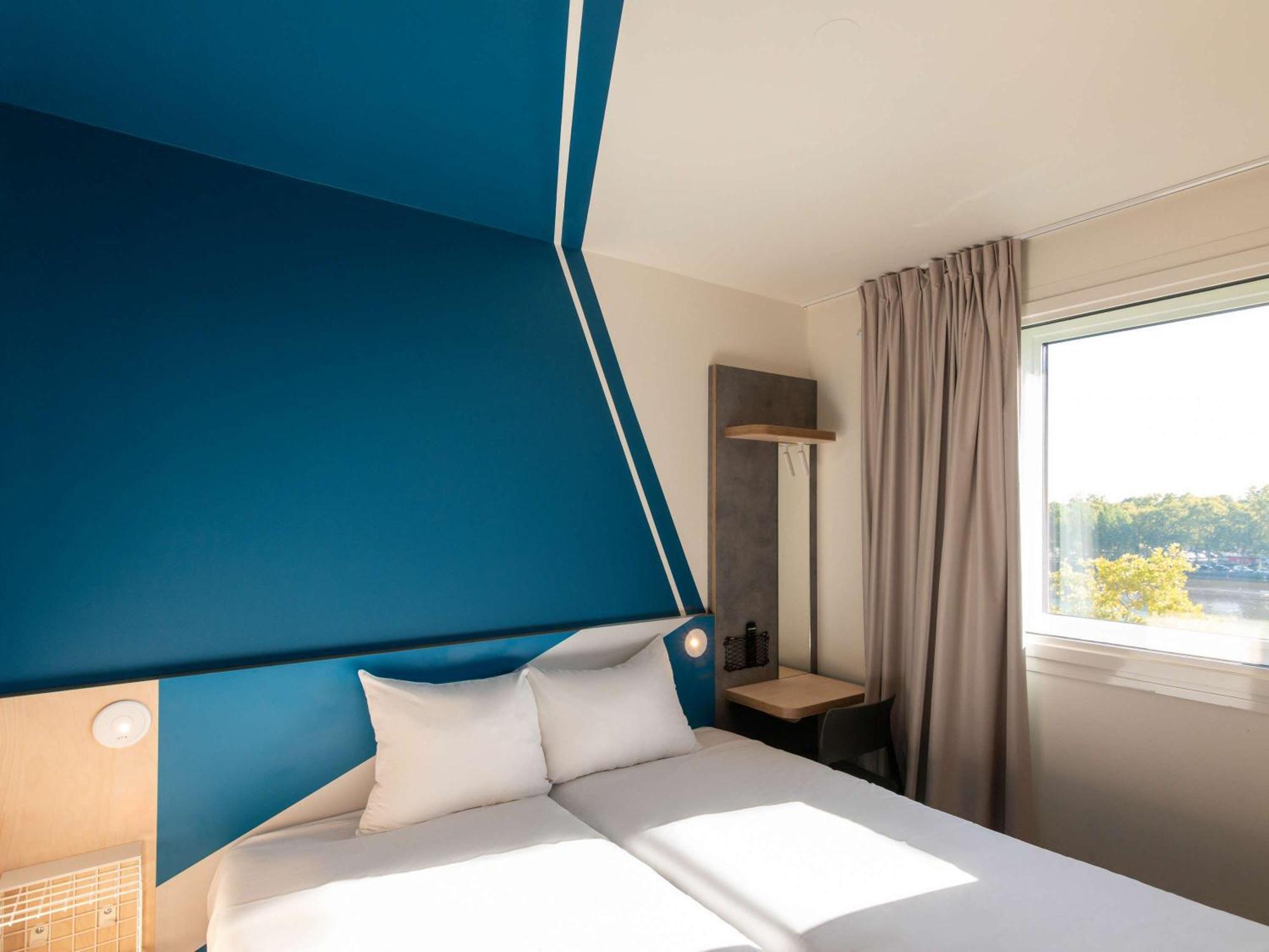 Ibis Budget Lyon Centre Confluence Bagian luar foto