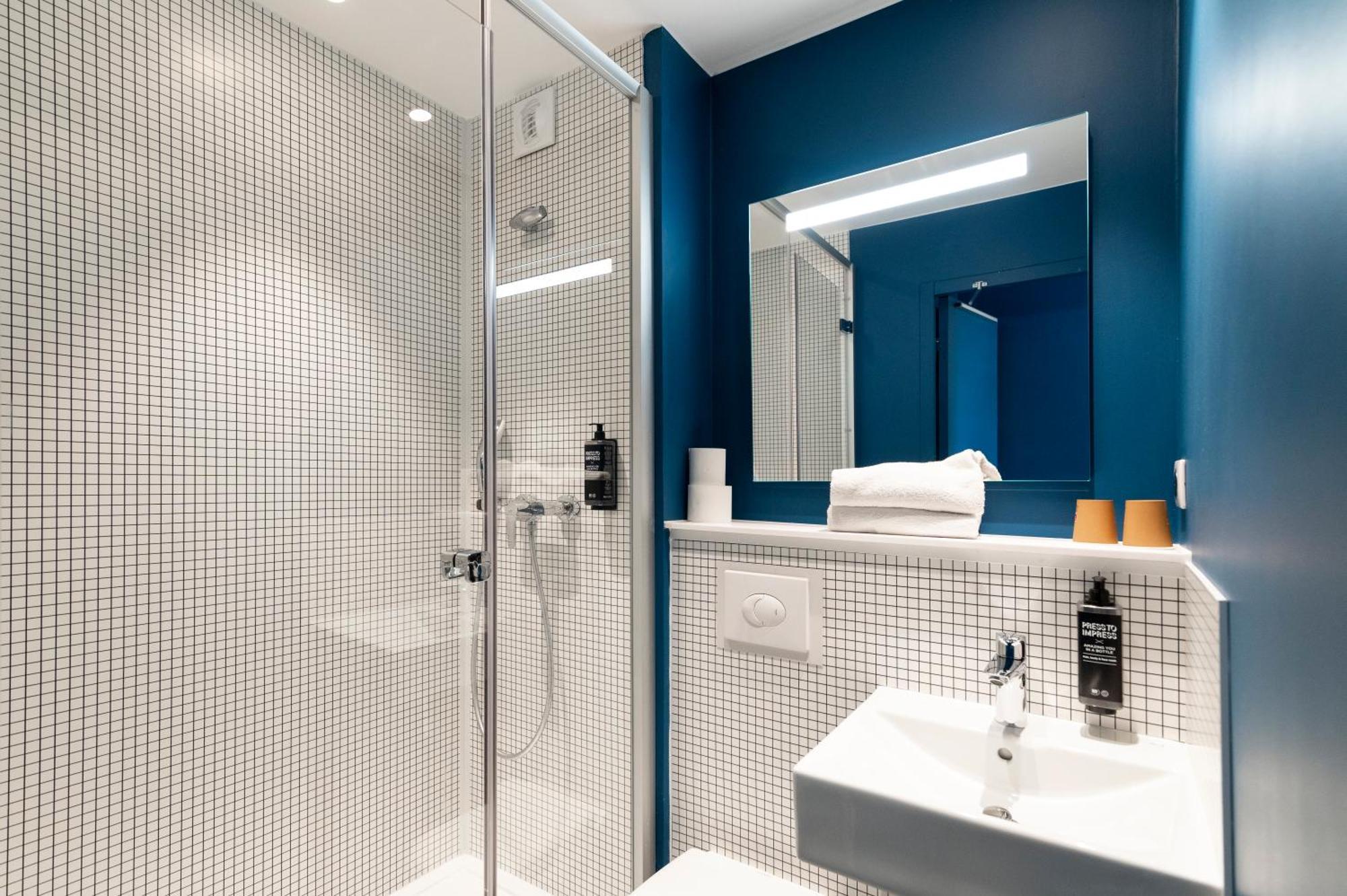 Ibis Budget Lyon Centre Confluence Bagian luar foto