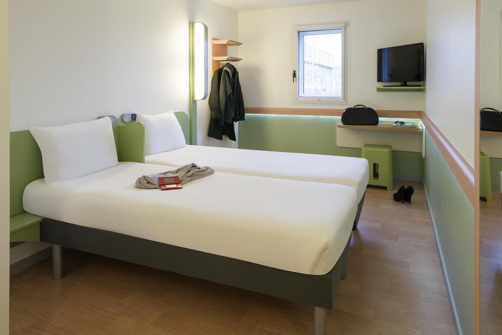 Ibis Budget Lyon Centre Confluence Bagian luar foto